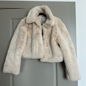NA-KD faux fur cropped jacket size 34 LIKE NEW!